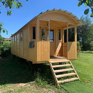https://la-roulhote-depote.midi-pyreneeshotels.com